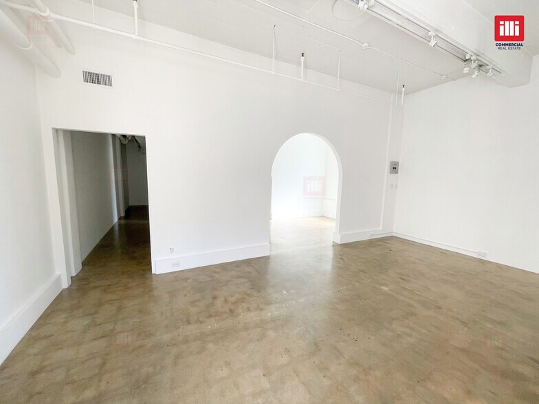 More Photos Of 1050-1054 N Cahuenga Blvd, Los Angeles Showroom For Lease