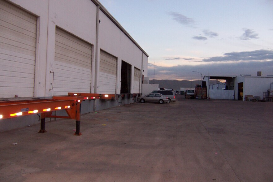 More Photos Of 1315 E Gibson Ln, Phoenix Warehouse For Lease