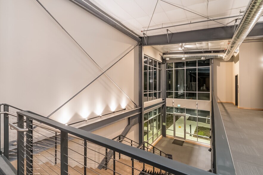 More Photos Of 913 Squalicum Way, Bellingham Distribution For Lease