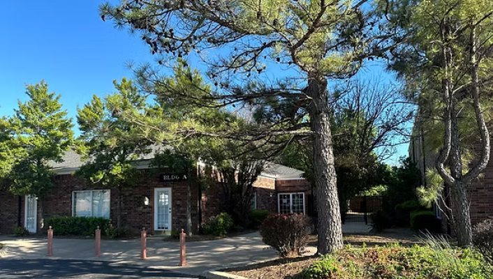 More Photos Of 1818 W Lindsey St, Norman Unknown For Lease