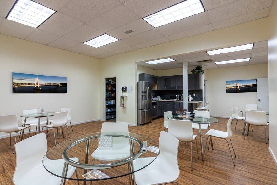More Photos Of 290 Andrews Rd, Trevose Flex For Lease