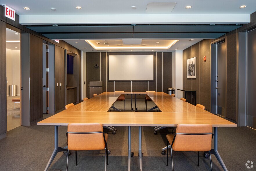 More Photos Of 150 N Riverside Plz, Chicago Office For Lease