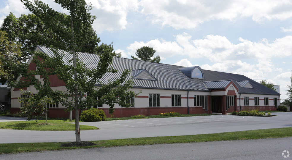 Primary Photo Of 352 E Main St, Leola Office For Lease