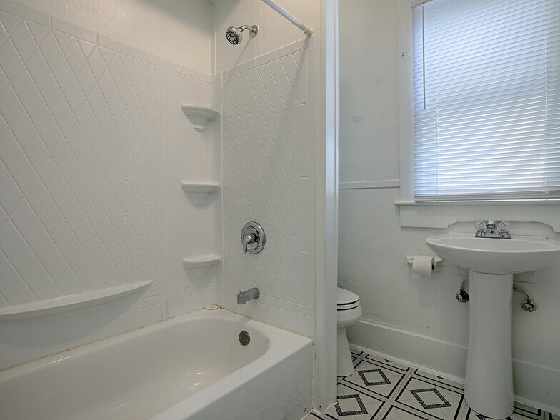 More Photos Of 426 E Citrus Ave, Eustis Apartments For Sale