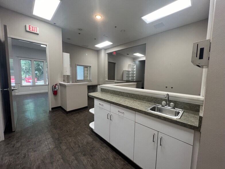 More Photos Of 5432 Bee Ridge Rd, Sarasota Medical For Sale