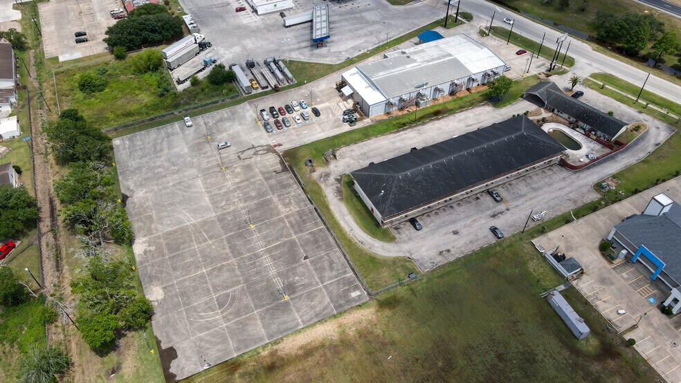 More Photos Of 25000 US 59 Rd, El Campo Flex For Sale