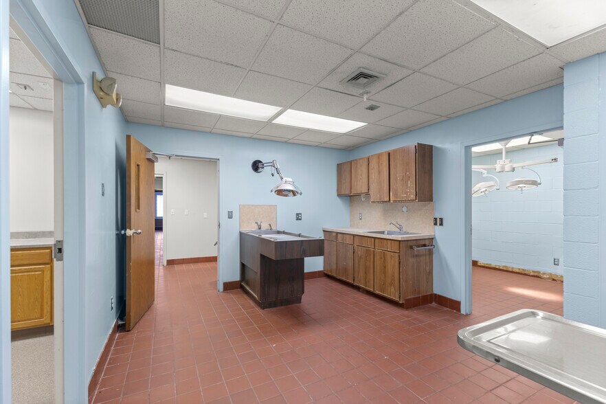 More Photos Of 435 Sumpter rd, Belleville Hospital For Sale