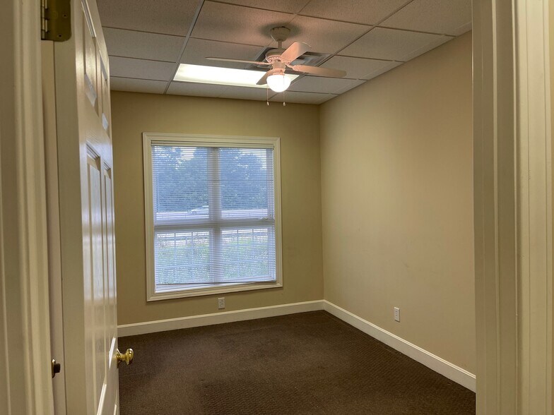 More Photos Of 3801 Springhurst Blvd, Louisville Medical For Lease