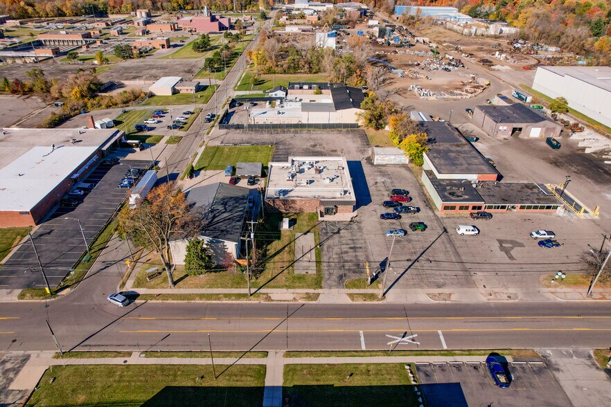 More Photos Of 2006 W Willow St, Lansing Restaurant For Sale