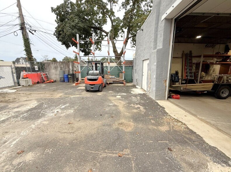 More Photos Of 3 S 5th St, Darby Warehouse For Sale