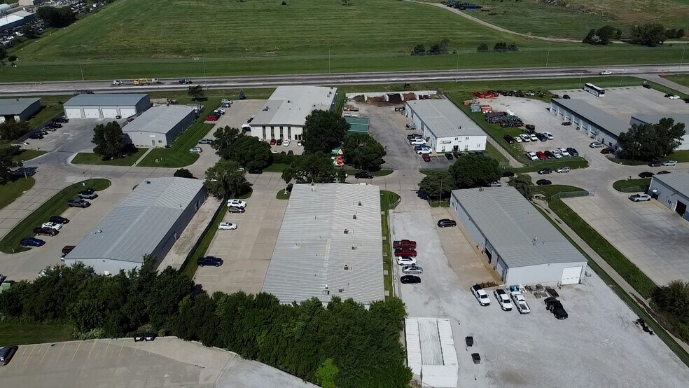 More Photos Of 5300 N 57th St, Lincoln Light Distribution For Lease