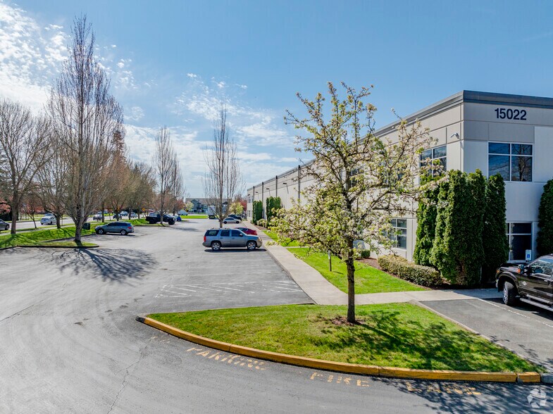 More Photos Of 15022 Puyallup St E, Sumner Distribution For Lease