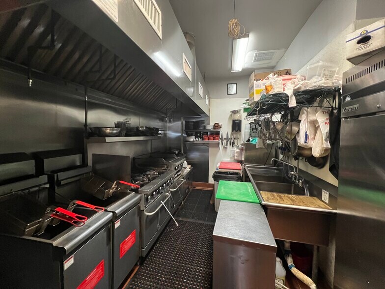 More Photos Of 447-465 Atlantic Ave, East Rockaway Storefront For Lease