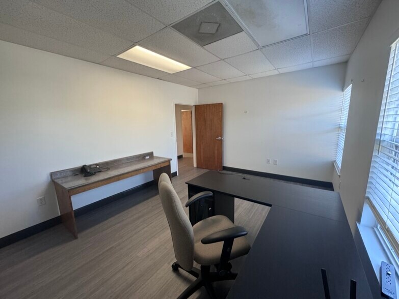 More Photos Of 10 Accountants Cir, Seneca Office Residential For Lease