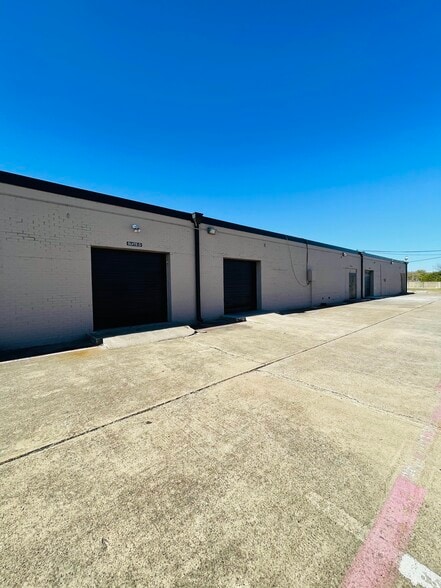 More Photos Of 3201 Interstate 30, Mesquite Flex For Lease