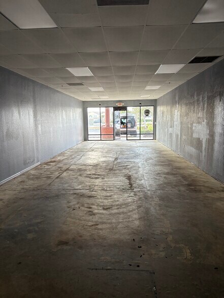 More Photos Of 701 JC Center Ct, Port Charlotte Storefront Retail Office For Lease