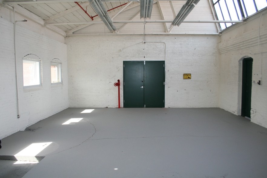 More Photos Of 210-211 Cottage St, Poughkeepsie Warehouse For Lease