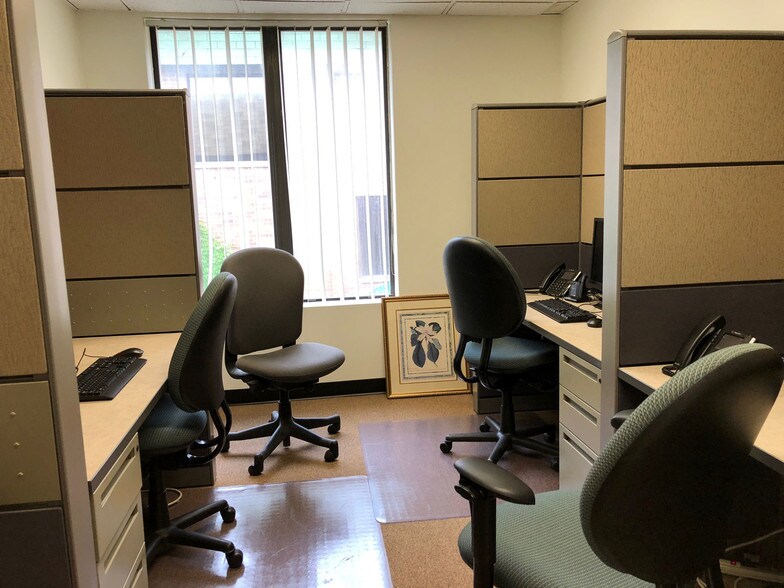 More Photos Of 701 E Irving Park Rd, Roselle Office For Lease