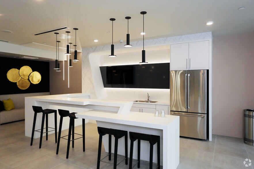 More Photos Of 424 W Pico Blvd, Los Angeles Apartments For Lease