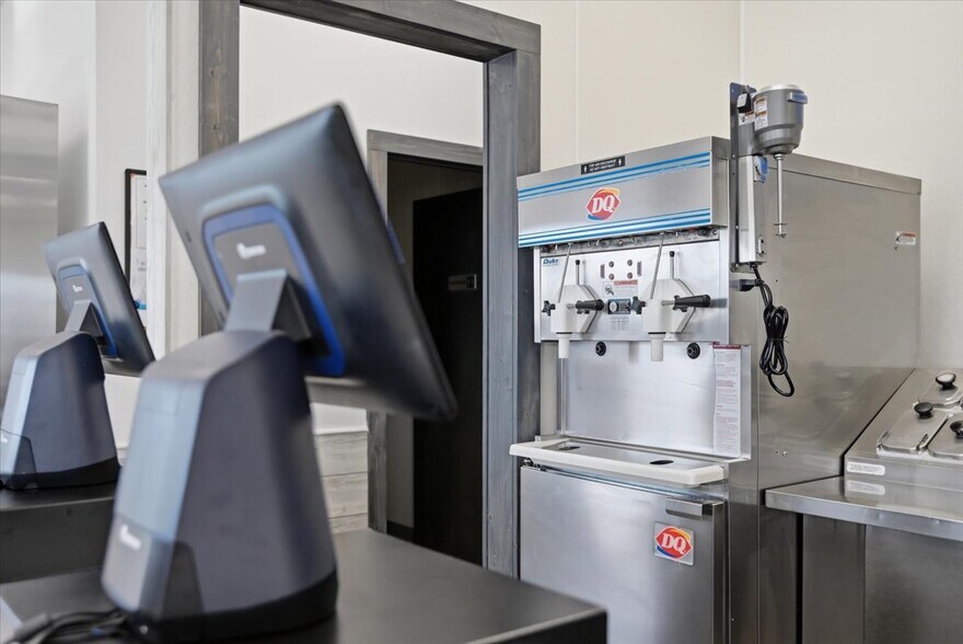 More Photos Of 309 US-6 Hwy, Oakland Fast Food For Sale