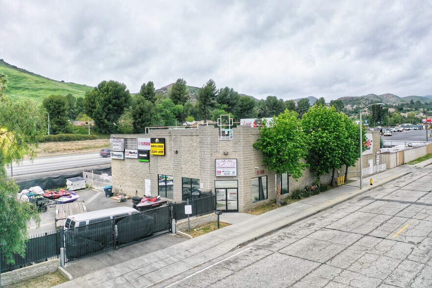 More Photos Of 32203 Castaic Rd, Castaic Freestanding For Lease