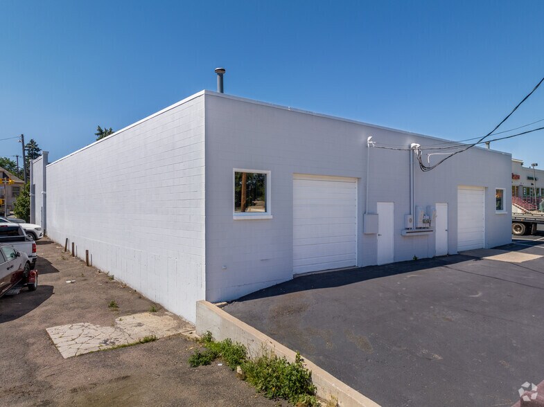 More Photos Of 1591 W Alameda Ave, Denver Showroom For Lease