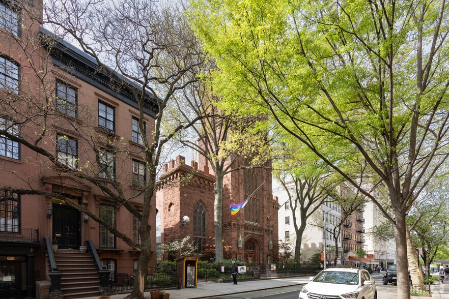 More Photos Of 124 Henry St, Brooklyn Religious Facility For Lease