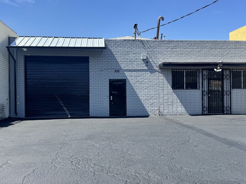 More Photos Of 232 W 31st St, Los Angeles Warehouse For Lease