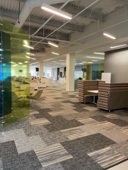 More Photos Of 49 W Maryland St, Indianapolis General Retail For Lease