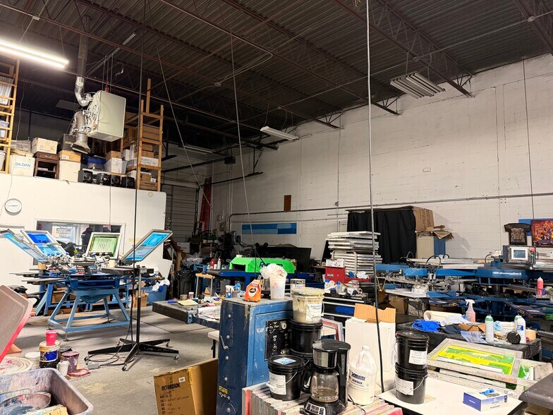 More Photos Of 3533-3539 Lawson Blvd, Oceanside Warehouse For Lease