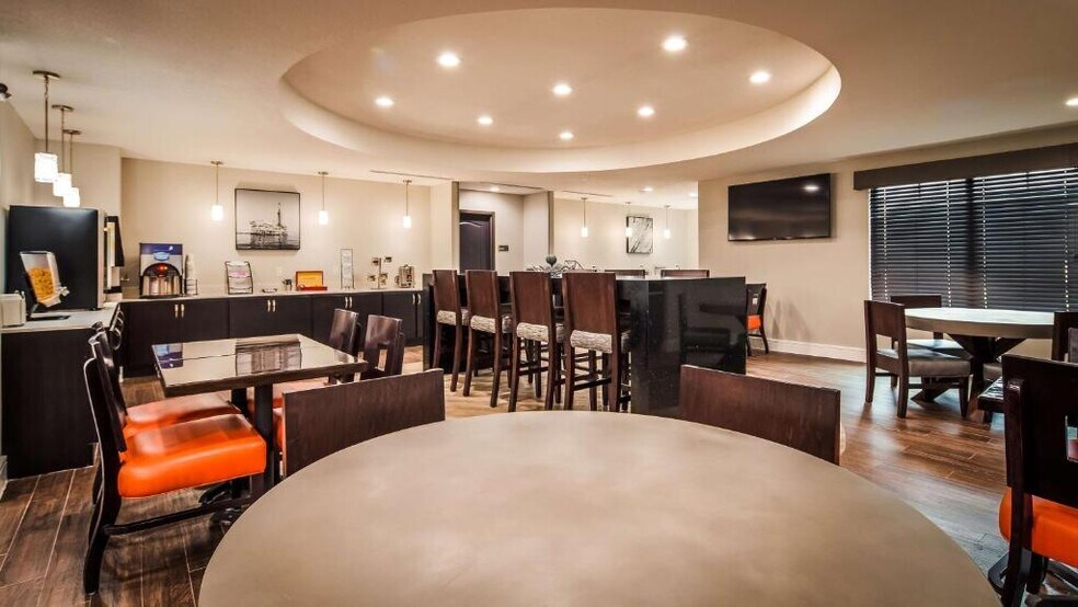 More Photos Of 501 7th St, Bay City Hotel For Sale