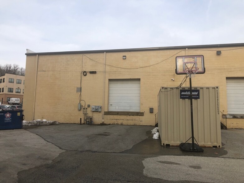 More Photos Of 1 Raymond Dr, Havertown Unknown For Lease