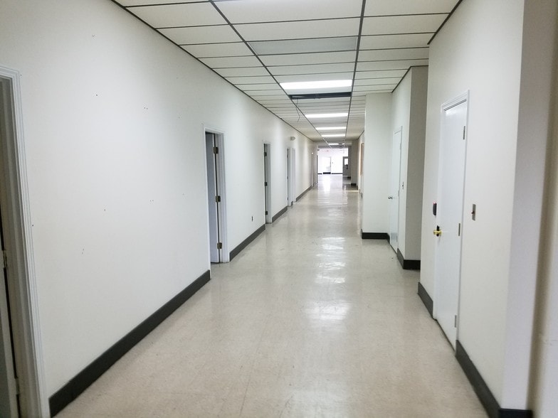 More Photos Of 1661 W Hill St, Louisville Manufacturing For Lease