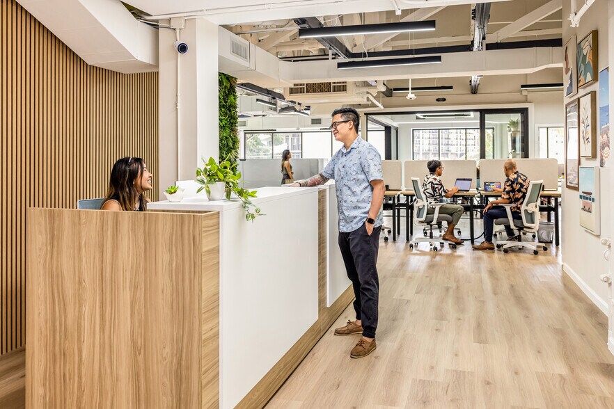 More Photos Of 438-444 Hobron Ln, Honolulu Office For Lease