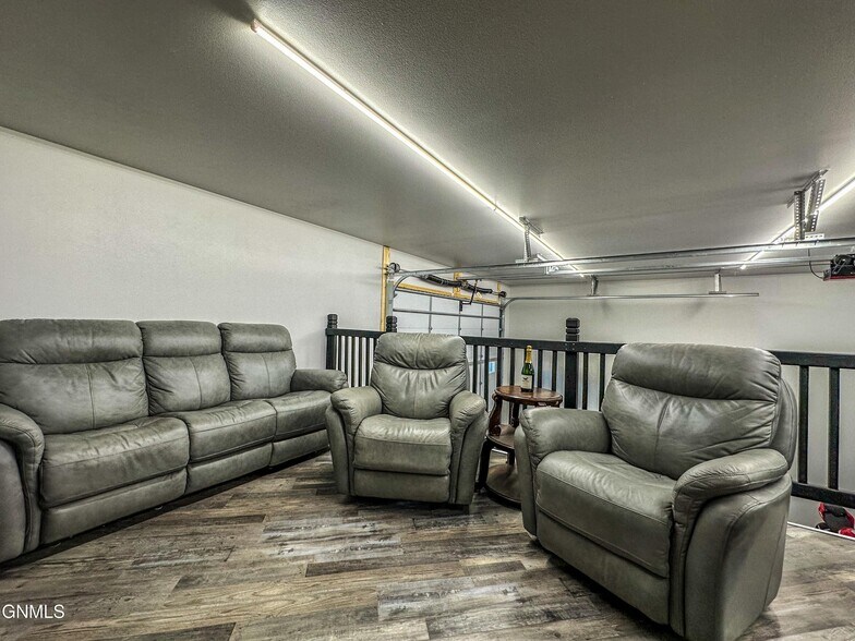 More Photos Of 1409 Lockheed Dr, Bismarck Warehouse For Sale