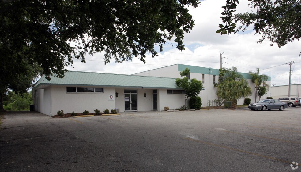 More Photos Of 1933 Whitfield Park Loop, Sarasota Warehouse For Lease