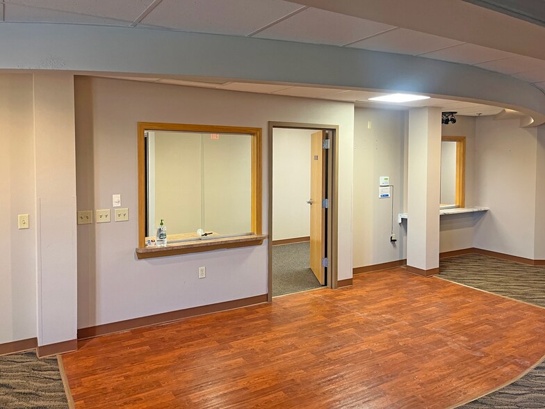 More Photos Of 8825 S Howell Ave, Oak Creek Office For Lease