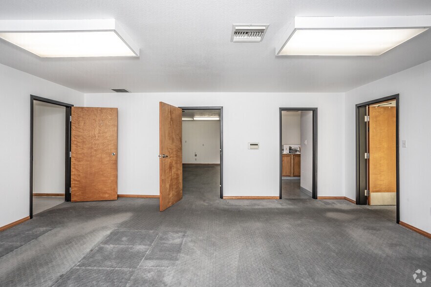 More Photos Of 23671-23675 Via Del Rio, Yorba Linda Light Manufacturing For Sale