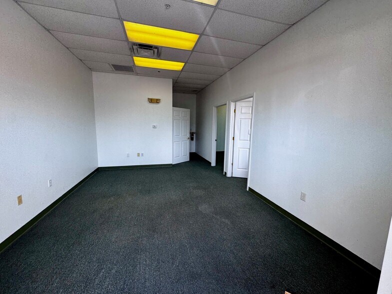 More Photos Of 8251-8259 Blaikie Ct, Sarasota Light Manufacturing For Lease