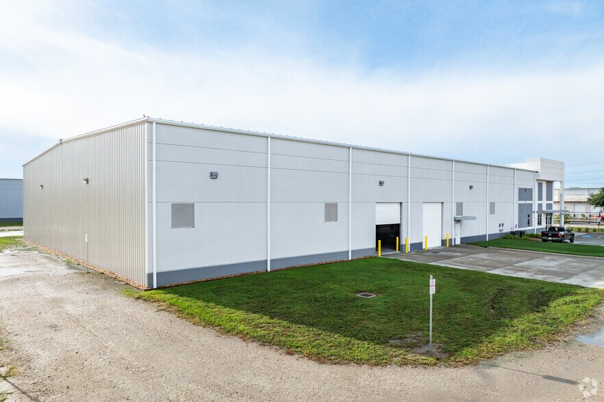 More Photos Of 3703 Cedar Blvd, Baytown Unknown For Lease