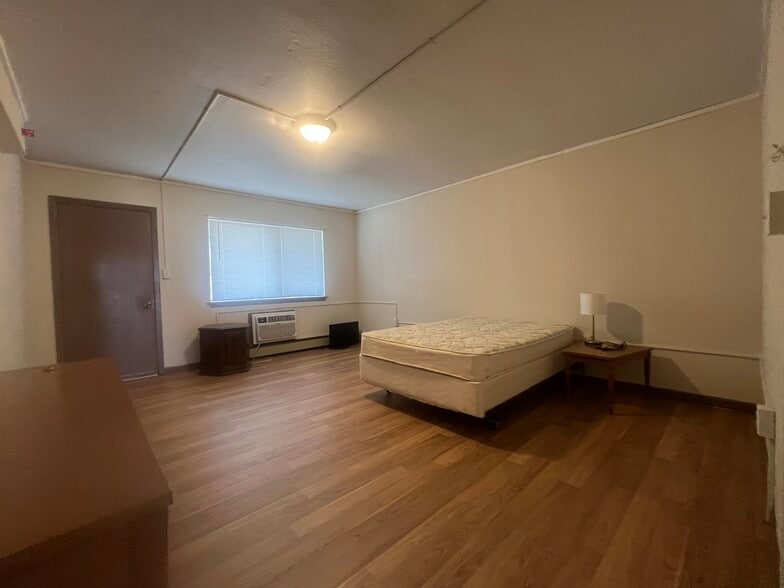 More Photos Of 2010 E Main St, Lamoni Hotel For Sale