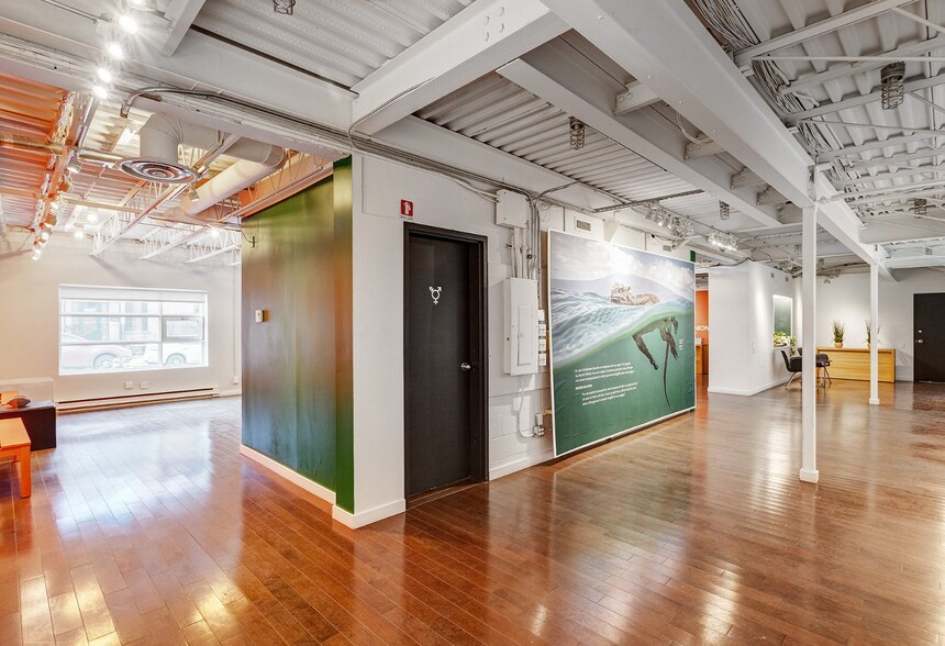 More Photos Of 7049 Rue Saint-Urbain, Montréal Showroom For Sale