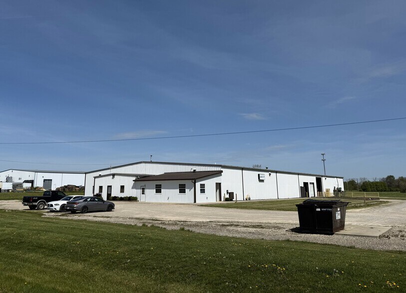 More Photos Of 1100 N Fifth St, Greenfield Service For Lease