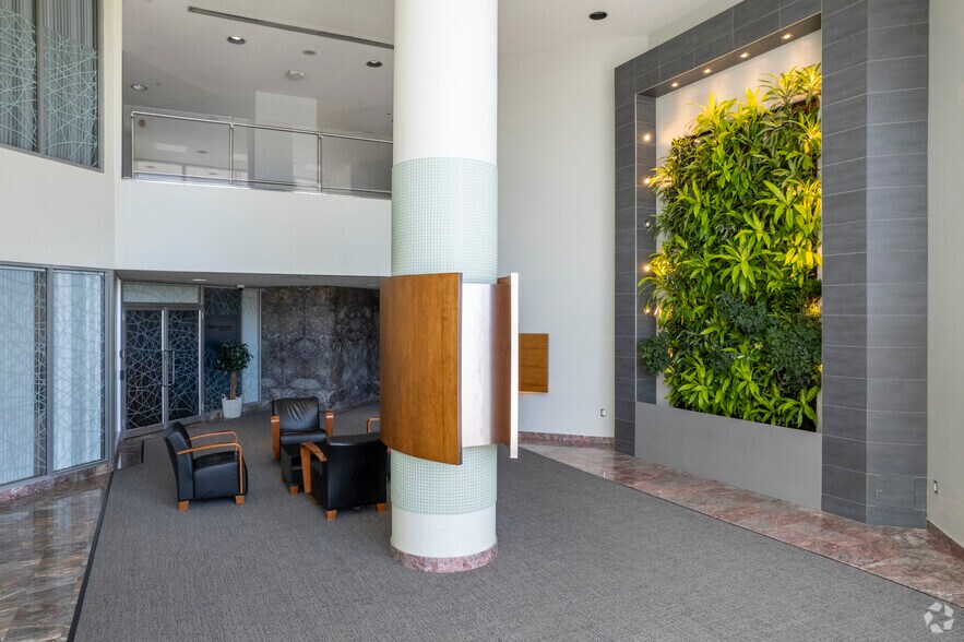 More Photos Of 105 Gordon Baker Rd, Toronto Office For Sale