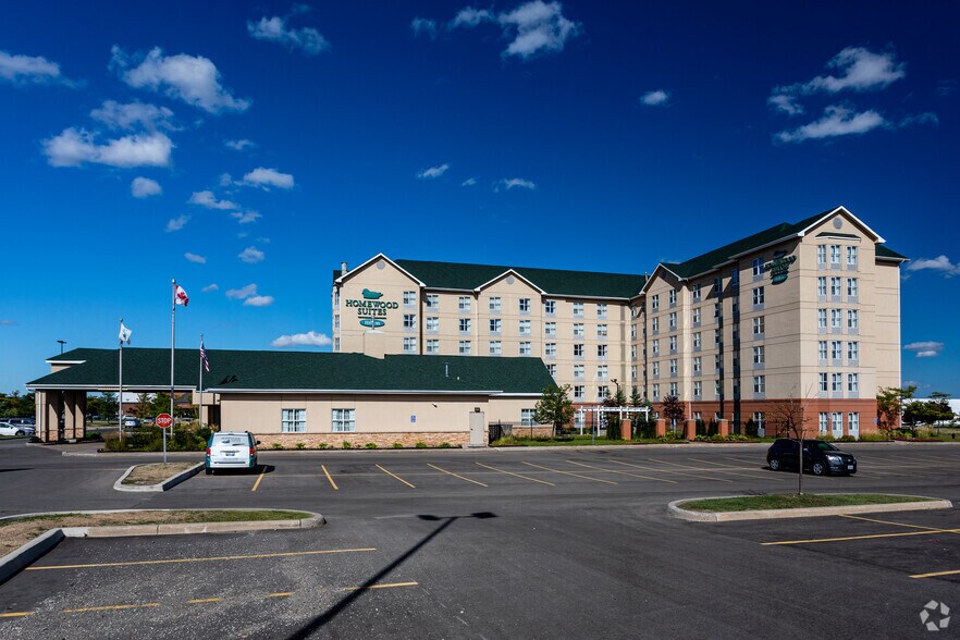 More Photos Of 30-110 Courtneypark Dr, Mississauga Unknown For Lease