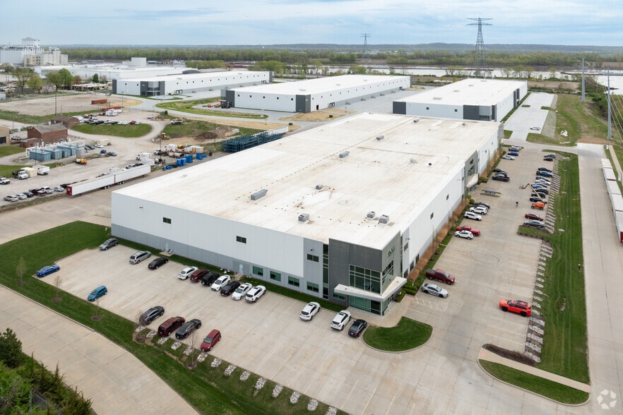 More Photos Of 242 Carondelet Commons Blvd, Saint Louis Warehouse For Lease