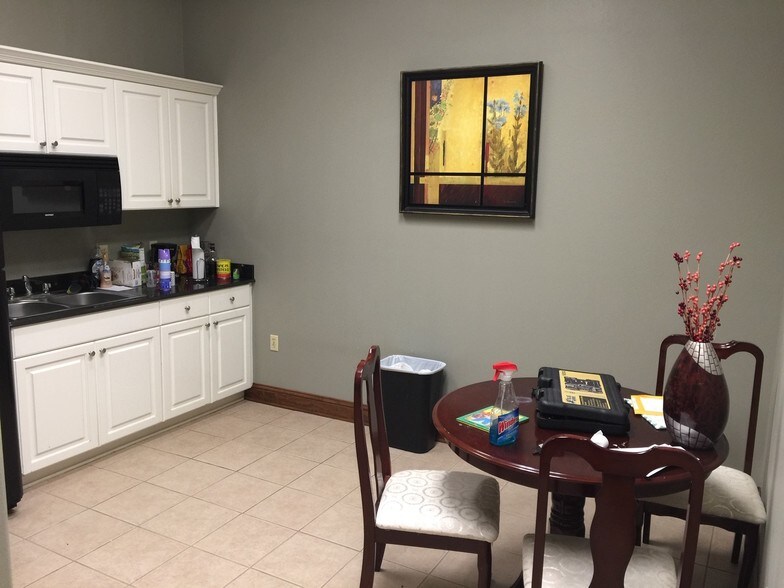 More Photos Of 9335 Ellerbe Rd, Shreveport General Retail For Lease