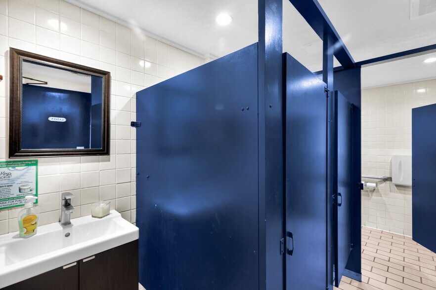 More Photos Of 81901 Overseas Hwy, Islamorada Restaurant For Sale