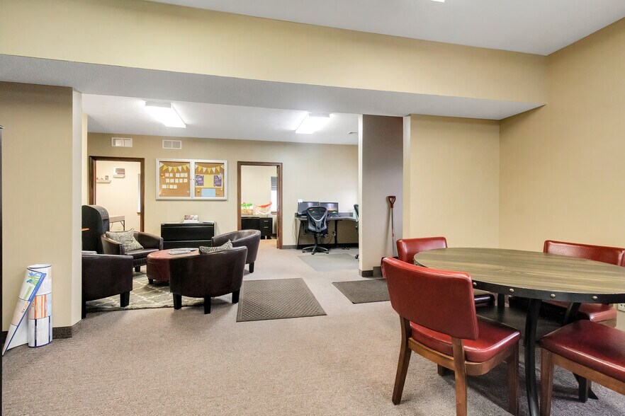 More Photos Of 2425 Medina Rd, Medina Office For Lease