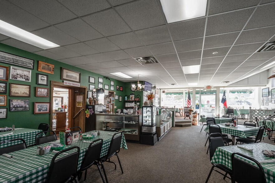 More Photos Of 318 N Washington Ave, Livingston General Retail For Sale